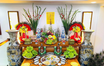 Tại sao không nên dùng miệng thổi nhang đèn cúng bàn thờ Phật
